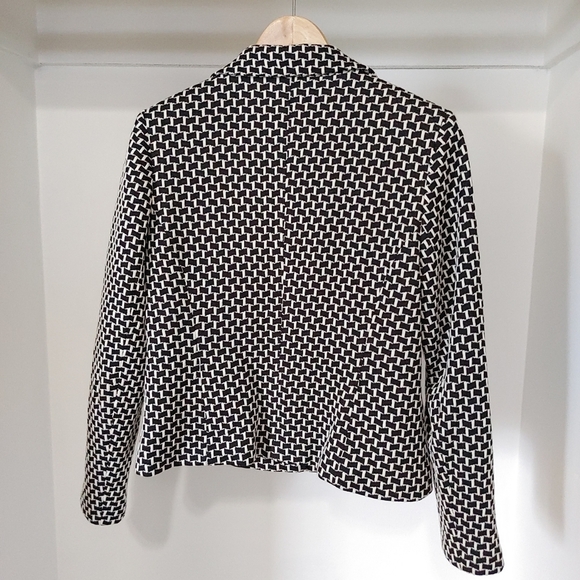 Laura Petites | Black & White geometric suit coat / blazer - Picture 7 of 11